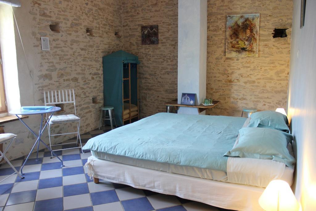 La Bicyclette Fleurie Bed and Breakfast Villemoirieu Rum bild