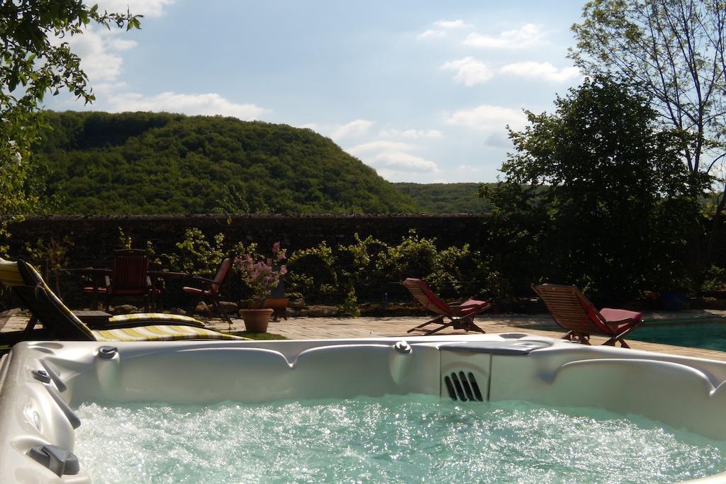 La Bicyclette Fleurie Bed and Breakfast Villemoirieu Exteriör bild