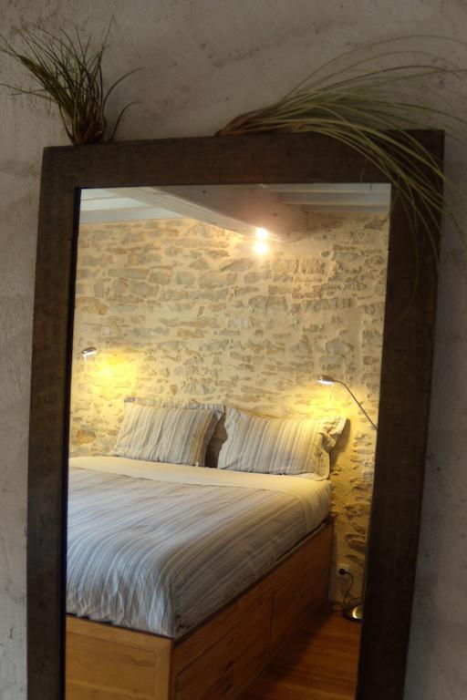La Bicyclette Fleurie Bed and Breakfast Villemoirieu Rum bild