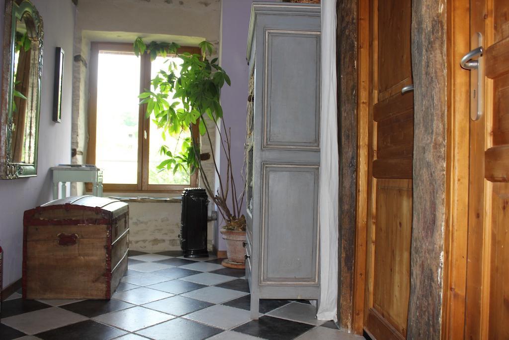 La Bicyclette Fleurie Bed and Breakfast Villemoirieu Exteriör bild