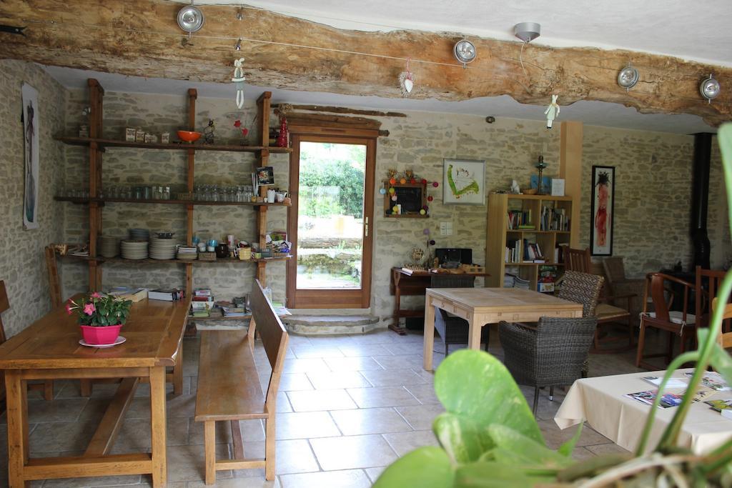 La Bicyclette Fleurie Bed and Breakfast Villemoirieu Exteriör bild