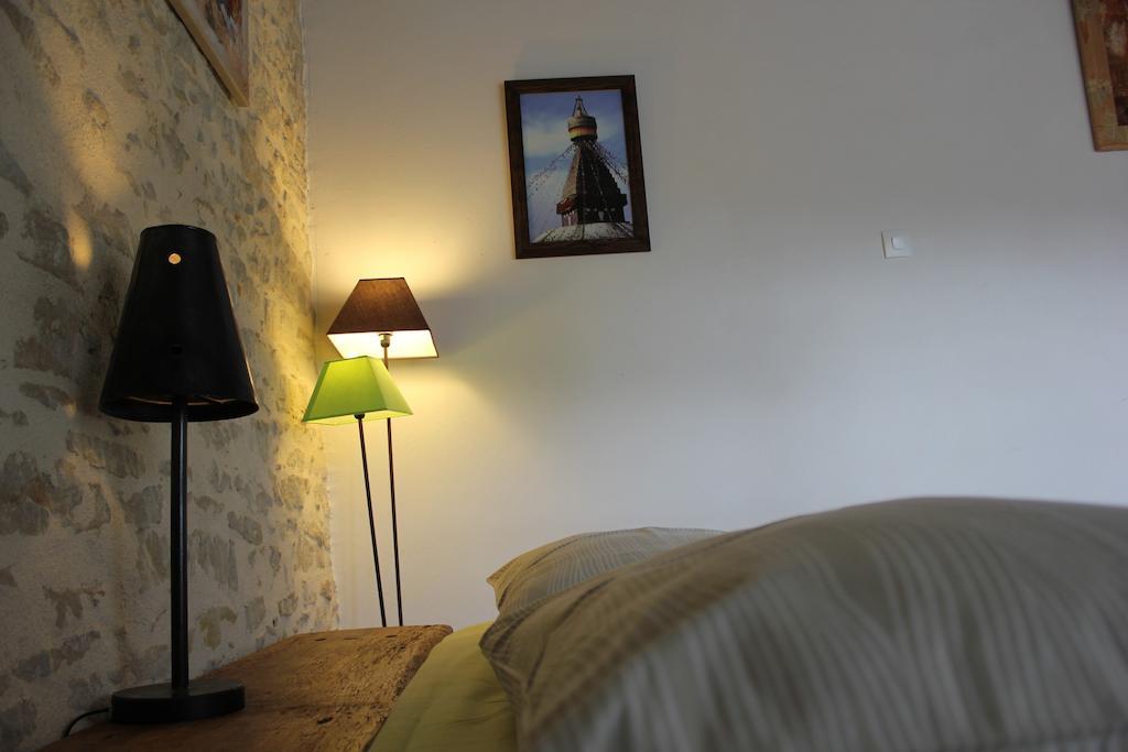 La Bicyclette Fleurie Bed and Breakfast Villemoirieu Rum bild