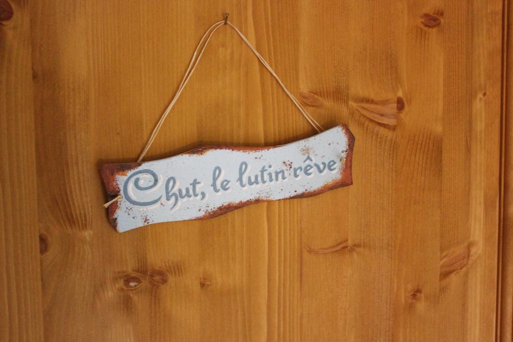 La Bicyclette Fleurie Bed and Breakfast Villemoirieu Rum bild