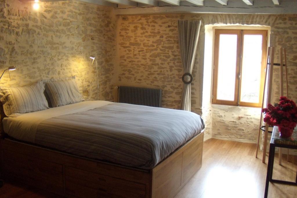 La Bicyclette Fleurie Bed and Breakfast Villemoirieu Rum bild
