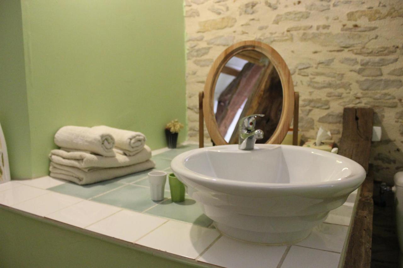 La Bicyclette Fleurie Bed and Breakfast Villemoirieu Exteriör bild